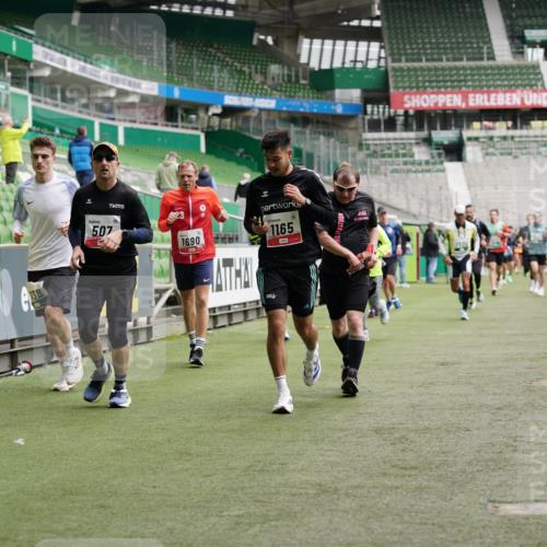05.10.2025 - 20. swb-Marathon Bremen Michael Burmester http://msf.ph/oto/9328885 05.10.2025 12:54:04 Laufen im Stadion 53, 89, 132, 250, 289, 368, 458, 496, 507, 524, 756, 869, 950, 1009, 1020, 1164, 1165, 1428, 1460, 1489, 1517, 1538, 1608, 1656, 1690, 1729, 1736, 1868, 1873, 1943, 1976, 2030, 2050, 2250, 2288, 2573, 2841, 2871, 3212, 3363, 3913, 4294, 4611, 5022, 5024, 5206, 5425, 5571, 5576, 5944, 5978, 6244, 6348, 6359, 6583, 6806, 7232, 7255, 7279, 7508, 7617, 7835, 7905, 8499, 8511, 8611, 8709, 248, 1538, 1667, 3553, 4729, 5579, 6492, 7408, 8238, 8462, 8709 meine-sportfotos.de