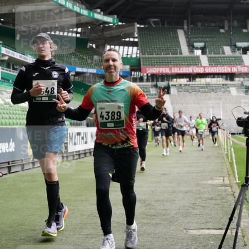 05.10.2025 - 20. swb-Marathon Bremen Michael Burmester http://msf.ph/oto/9328886 05.10.2025 12:58:03 Laufen im Stadion 90, 415, 820, 846, 963, 1317, 1491, 2158, 2234, 2240, 2304, 2648, 2662, 2821, 2893, 3373, 3396, 3573, 3602, 3798, 3969, 3977, 4089, 4102, 4287, 4389, 4401, 4446, 4496, 4709, 4747, 5100, 5149, 5163, 5214, 5313, 5562, 5645, 5728, 5917, 6161, 6317, 6326, 6372, 6525, 6534, 6535, 6675, 6676, 6999, 7053, 7588, 7731, 7813, 7911, 7940, 7976, 8091, 8113, 8128, 8328, 8379, 8576, 8801, 8827, 8993, 9112, 9151, 9983, 11658, 237, 246, 305, 613, 833, 1382, 2522, 3591 meine-sportfotos.de