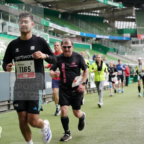 05.10.2025 - 20. swb-Marathon Bremen Michael Burmester http://msf.ph/oto/9328905 05.10.2025 12:54:06 Laufen im Stadion 53, 89, 132, 250, 289, 368, 458, 496, 504, 507, 524, 756, 950, 1009, 1020, 1164, 1165, 1428, 1460, 1489, 1517, 1608, 1656, 1690, 1729, 1736, 1868, 1873, 1896, 1943, 1976, 2030, 2050, 2250, 2288, 2573, 2841, 2871, 3212, 3363, 3913, 4294, 4611, 5022, 5024, 5206, 5425, 5571, 5576, 5944, 5978, 6244, 6348, 6359, 6583, 6806, 7232, 7279, 7508, 7617, 7835, 7905, 8499, 8511, 8611, 248, 869, 1538, 1667, 3553, 4729, 5579, 6492, 7255, 7408, 8238, 8709 meine-sportfotos.de