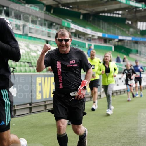 05.10.2025 - 20. swb-Marathon Bremen Michael Burmester http://msf.ph/oto/9328913 05.10.2025 12:54:07 Laufen im Stadion 53, 89, 132, 250, 289, 368, 458, 496, 504, 507, 524, 756, 950, 1009, 1020, 1164, 1165, 1428, 1460, 1489, 1517, 1543, 1608, 1656, 1690, 1729, 1736, 1868, 1873, 1896, 1943, 1976, 2030, 2050, 2250, 2288, 2573, 2841, 2871, 3212, 3363, 3703, 3913, 4294, 4611, 5022, 5024, 5206, 5425, 5571, 5576, 5944, 5978, 6244, 6348, 6359, 6583, 6806, 7232, 7279, 7508, 7617, 7835, 7905, 8499, 8511, 8611, 248, 869, 1538, 1667, 3553, 4729, 5579, 6492, 7255, 7408, 8238, 8709 meine-sportfotos.de