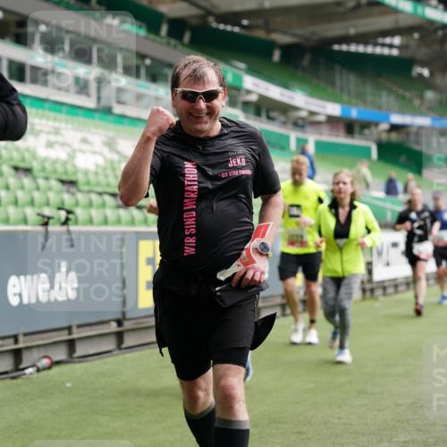 05.10.2025 - 20. swb-Marathon Bremen Michael Burmester http://msf.ph/oto/9328921 05.10.2025 12:54:07 Laufen im Stadion 53, 89, 132, 250, 289, 368, 458, 496, 504, 507, 524, 756, 950, 1009, 1020, 1164, 1165, 1428, 1460, 1489, 1517, 1543, 1608, 1656, 1690, 1729, 1736, 1868, 1873, 1896, 1943, 1976, 2030, 2050, 2250, 2288, 2573, 2841, 2871, 3212, 3363, 3703, 3913, 4294, 4611, 5022, 5024, 5206, 5425, 5571, 5576, 5944, 5978, 6244, 6348, 6359, 6583, 6806, 7232, 7279, 7508, 7617, 7835, 7905, 8499, 8511, 8611, 248, 869, 1538, 1667, 3553, 4729, 5579, 6492, 7255, 7408, 8238, 8709 meine-sportfotos.de