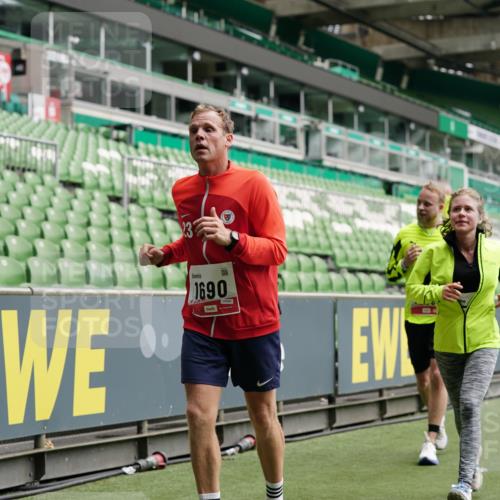 05.10.2025 - 20. swb-Marathon Bremen Michael Burmester http://msf.ph/oto/9328924 05.10.2025 12:54:09 Laufen im Stadion 53, 89, 132, 250, 289, 368, 458, 496, 504, 507, 524, 756, 950, 1009, 1020, 1164, 1165, 1428, 1460, 1489, 1517, 1543, 1608, 1656, 1690, 1729, 1736, 1873, 1896, 1943, 1976, 2030, 2050, 2250, 2288, 2573, 2841, 2871, 3212, 3363, 3703, 3913, 4294, 4611, 4949, 5022, 5024, 5206, 5425, 5571, 5576, 5944, 5978, 6244, 6348, 6359, 6583, 6806, 6853, 7232, 7279, 7508, 7617, 7835, 7905, 8499, 8511, 8611, 248, 869, 1538, 3553, 6492, 7255, 7408, 8238, 8709 meine-sportfotos.de