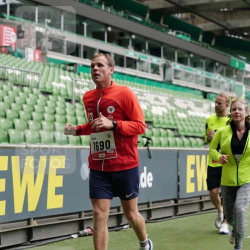 05.10.2025 - 20. swb-Marathon Bremen Michael Burmester http://msf.ph/oto/9328928 05.10.2025 12:54:09 Laufen im Stadion 53, 89, 132, 250, 289, 368, 458, 496, 504, 507, 524, 756, 950, 1009, 1020, 1164, 1165, 1428, 1460, 1489, 1517, 1543, 1608, 1656, 1690, 1729, 1736, 1873, 1896, 1943, 1976, 2030, 2050, 2250, 2288, 2573, 2841, 2871, 3212, 3363, 3703, 3913, 4294, 4611, 4949, 5022, 5024, 5206, 5425, 5571, 5576, 5944, 5978, 6244, 6348, 6359, 6583, 6806, 6853, 7232, 7279, 7508, 7617, 7835, 7905, 8499, 8511, 8611, 248, 869, 1538, 3553, 6492, 7255, 7408, 8238, 8709 meine-sportfotos.de