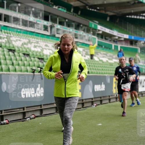 05.10.2025 - 20. swb-Marathon Bremen Michael Burmester http://msf.ph/oto/9328931 05.10.2025 12:54:09 Laufen im Stadion 53, 89, 132, 250, 289, 368, 458, 496, 504, 507, 524, 756, 950, 1009, 1020, 1164, 1165, 1428, 1460, 1489, 1517, 1543, 1608, 1656, 1690, 1729, 1736, 1873, 1896, 1943, 1976, 2030, 2050, 2250, 2288, 2573, 2841, 2871, 3212, 3363, 3703, 3913, 4294, 4611, 4949, 5022, 5024, 5206, 5425, 5571, 5576, 5944, 5978, 6244, 6348, 6359, 6583, 6806, 6853, 7232, 7279, 7508, 7617, 7835, 7905, 8499, 8511, 8611, 248, 869, 1538, 3553, 6492, 7255, 7408, 8238, 8709 meine-sportfotos.de