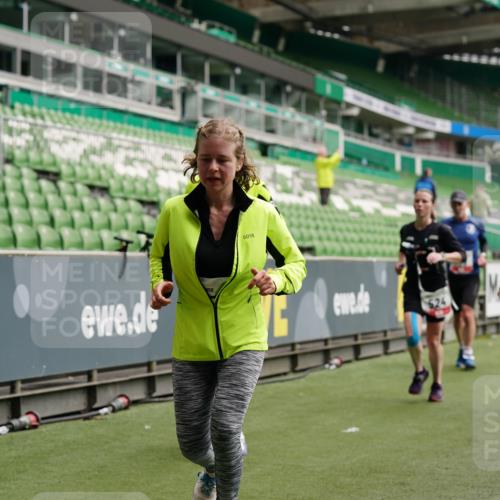 05.10.2025 - 20. swb-Marathon Bremen Michael Burmester http://msf.ph/oto/9328935 05.10.2025 12:54:09 Laufen im Stadion 53, 89, 132, 250, 289, 368, 458, 496, 504, 507, 524, 756, 950, 1009, 1020, 1164, 1165, 1428, 1460, 1489, 1517, 1543, 1608, 1656, 1690, 1729, 1736, 1873, 1896, 1943, 1976, 2030, 2050, 2250, 2288, 2573, 2841, 2871, 3212, 3363, 3703, 3913, 4294, 4611, 4949, 5022, 5024, 5206, 5425, 5571, 5576, 5944, 5978, 6244, 6348, 6359, 6583, 6806, 6853, 7232, 7279, 7508, 7617, 7835, 7905, 8499, 8511, 8611, 248, 869, 1538, 3553, 6492, 7255, 7408, 8238, 8709 meine-sportfotos.de