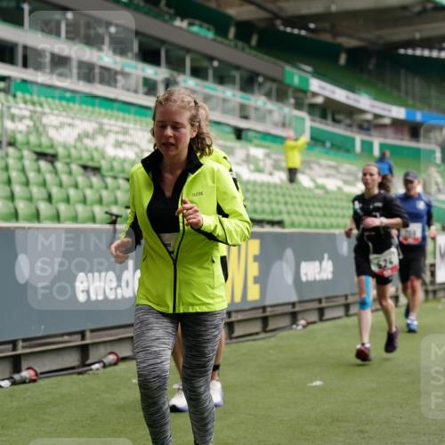 05.10.2025 - 20. swb-Marathon Bremen Michael Burmester http://msf.ph/oto/9328939 05.10.2025 12:54:09 Laufen im Stadion 53, 89, 132, 250, 289, 368, 458, 496, 504, 507, 524, 756, 950, 1009, 1020, 1164, 1165, 1428, 1460, 1489, 1517, 1543, 1608, 1656, 1690, 1729, 1736, 1873, 1896, 1943, 1976, 2030, 2050, 2250, 2288, 2573, 2841, 2871, 3212, 3363, 3703, 3913, 4294, 4611, 4949, 5022, 5024, 5206, 5425, 5571, 5576, 5944, 5978, 6244, 6348, 6359, 6583, 6806, 6853, 7232, 7279, 7508, 7617, 7835, 7905, 8499, 8511, 8611, 248, 869, 1538, 3553, 6492, 7255, 7408, 8238, 8709 meine-sportfotos.de