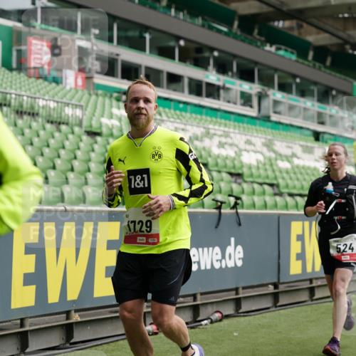 05.10.2025 - 20. swb-Marathon Bremen Michael Burmester http://msf.ph/oto/9328946 05.10.2025 12:54:10 Laufen im Stadion 53, 89, 132, 250, 289, 368, 458, 496, 504, 507, 524, 756, 950, 1009, 1020, 1164, 1165, 1428, 1460, 1489, 1517, 1543, 1608, 1656, 1690, 1729, 1736, 1873, 1896, 1943, 1976, 2030, 2050, 2250, 2288, 2573, 2841, 2871, 3193, 3212, 3363, 3703, 3913, 4294, 4611, 4949, 5022, 5024, 5206, 5571, 5576, 5666, 5944, 5978, 6244, 6348, 6359, 6583, 6853, 7232, 7279, 7494, 7508, 7617, 7835, 7905, 8499, 8511, 8611, 8737, 248, 869, 1538, 3553, 7255, 7408, 8238, 8709 meine-sportfotos.de