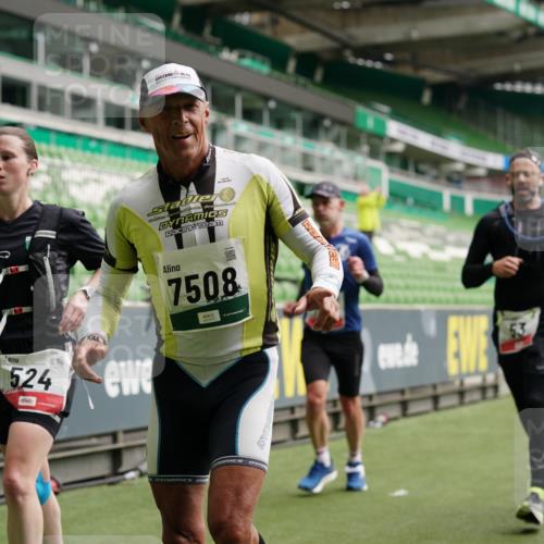 05.10.2025 - 20. swb-Marathon Bremen Michael Burmester http://msf.ph/oto/9328957 05.10.2025 12:54:12 Laufen im Stadion 53, 89, 132, 250, 289, 368, 458, 496, 504, 507, 524, 756, 950, 1009, 1020, 1164, 1165, 1428, 1460, 1489, 1517, 1543, 1608, 1690, 1729, 1736, 1873, 1896, 1943, 1976, 2030, 2250, 2288, 2573, 2841, 2871, 3193, 3212, 3363, 3436, 3703, 3913, 4294, 4595, 4611, 4949, 5022, 5024, 5206, 5571, 5576, 5666, 5978, 6244, 6348, 6359, 6583, 6853, 7232, 7279, 7494, 7508, 7835, 8499, 8511, 8611, 8737, 869, 1538, 3553, 7255, 7408, 8238, 8709 meine-sportfotos.de