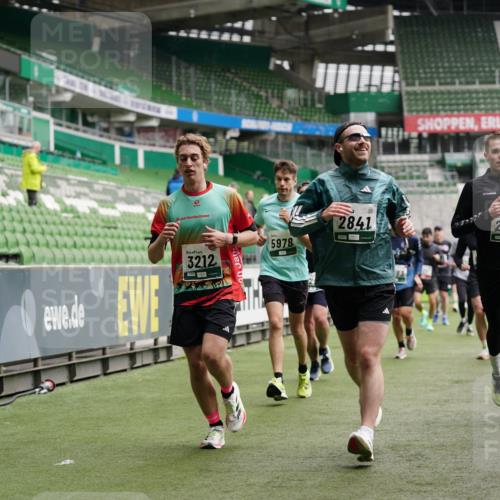 05.10.2025 - 20. swb-Marathon Bremen Michael Burmester http://msf.ph/oto/9328973 05.10.2025 12:54:14 Laufen im Stadion 53, 89, 132, 250, 289, 368, 458, 496, 504, 507, 524, 756, 950, 1009, 1020, 1164, 1165, 1428, 1460, 1489, 1517, 1543, 1608, 1690, 1729, 1736, 1873, 1896, 1943, 1976, 2030, 2250, 2573, 2841, 2871, 3193, 3212, 3363, 3436, 3703, 3913, 4595, 4611, 4949, 4958, 5022, 5024, 5206, 5571, 5576, 5666, 5978, 6244, 6348, 6359, 6583, 6683, 6853, 7232, 7279, 7494, 7508, 7835, 8511, 8611, 8737, 869, 1538, 3553, 7255, 7408, 8238, 8709 meine-sportfotos.de