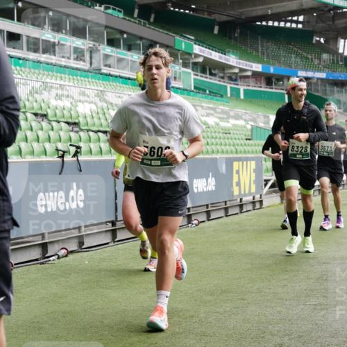 05.10.2025 - 20. swb-Marathon Bremen Michael Burmester http://msf.ph/oto/9328975 05.10.2025 12:58:11 Laufen im Stadion 90, 415, 726, 846, 963, 1491, 1716, 2158, 2234, 2240, 2304, 2648, 2662, 2734, 2821, 2893, 3373, 3573, 3602, 3798, 3977, 4089, 4102, 4287, 4389, 4401, 4446, 4709, 4747, 5100, 5149, 5163, 5214, 5313, 5562, 5645, 5728, 5917, 6161, 6317, 6326, 6372, 6525, 6534, 6535, 6675, 6676, 6944, 6999, 7038, 7053, 7588, 7731, 7813, 7911, 7976, 8091, 8113, 8128, 8328, 8379, 8576, 8801, 8827, 8972, 8993, 9112, 9151, 9983, 11658, 237, 305, 613, 820, 833, 1317, 1382, 2522, 3396, 3591 meine-sportfotos.de