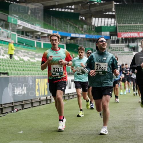 05.10.2025 - 20. swb-Marathon Bremen Michael Burmester http://msf.ph/oto/9328976 05.10.2025 12:54:14 Laufen im Stadion 53, 89, 132, 250, 289, 368, 458, 496, 504, 507, 524, 756, 950, 1009, 1020, 1164, 1165, 1428, 1460, 1489, 1517, 1543, 1608, 1690, 1729, 1736, 1873, 1896, 1943, 1976, 2030, 2250, 2573, 2841, 2871, 3193, 3212, 3363, 3436, 3703, 3913, 4595, 4611, 4949, 4958, 5022, 5024, 5206, 5571, 5576, 5666, 5978, 6244, 6348, 6359, 6583, 6683, 6853, 7232, 7279, 7494, 7508, 7835, 8511, 8611, 8737, 869, 1538, 3553, 7255, 7408, 8238, 8709 meine-sportfotos.de