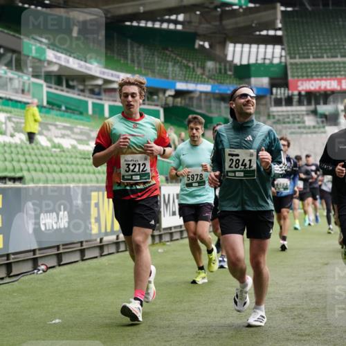 05.10.2025 - 20. swb-Marathon Bremen Michael Burmester http://msf.ph/oto/9328980 05.10.2025 12:54:14 Laufen im Stadion 53, 89, 132, 250, 289, 368, 458, 496, 504, 507, 524, 756, 950, 1009, 1020, 1164, 1165, 1428, 1460, 1489, 1517, 1543, 1608, 1690, 1729, 1736, 1873, 1896, 1943, 1976, 2030, 2250, 2573, 2841, 2871, 3193, 3212, 3363, 3436, 3703, 3913, 4595, 4611, 4949, 4958, 5022, 5024, 5206, 5571, 5576, 5666, 5978, 6244, 6348, 6359, 6583, 6683, 6853, 7232, 7279, 7494, 7508, 7835, 8511, 8611, 8737, 869, 1538, 3553, 7255, 7408, 8238, 8709 meine-sportfotos.de