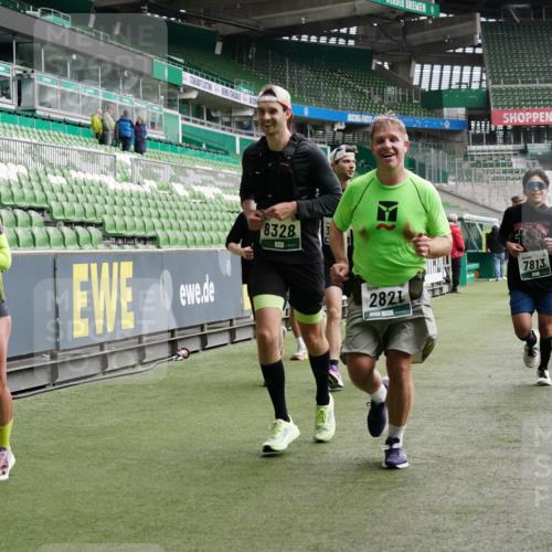 05.10.2025 - 20. swb-Marathon Bremen Michael Burmester http://msf.ph/oto/9328983 05.10.2025 12:58:12 Laufen im Stadion 90, 415, 726, 846, 963, 988, 1491, 1716, 2158, 2234, 2240, 2304, 2648, 2662, 2734, 2821, 2893, 3373, 3573, 3602, 3798, 3977, 4089, 4102, 4287, 4389, 4401, 4446, 4709, 4747, 5100, 5163, 5214, 5313, 5562, 5645, 5728, 5917, 6161, 6317, 6326, 6372, 6525, 6675, 6676, 6944, 6999, 7038, 7053, 7588, 7731, 7813, 7911, 7976, 8091, 8113, 8128, 8328, 8379, 8576, 8801, 8827, 8972, 8993, 9112, 9151, 9983, 11658, 237, 613, 820, 833, 1317, 1382, 2522, 3396, 3591 meine-sportfotos.de