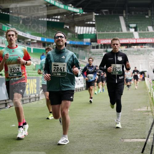 05.10.2025 - 20. swb-Marathon Bremen Michael Burmester http://msf.ph/oto/9328984 05.10.2025 12:54:15 Laufen im Stadion 53, 89, 132, 250, 289, 368, 458, 496, 504, 507, 524, 756, 950, 1009, 1020, 1165, 1308, 1428, 1460, 1489, 1517, 1543, 1608, 1690, 1729, 1736, 1873, 1896, 1943, 1976, 2030, 2250, 2274, 2573, 2841, 2871, 3193, 3212, 3363, 3436, 3703, 3913, 4595, 4611, 4949, 4958, 5022, 5024, 5206, 5571, 5576, 5666, 5978, 6244, 6348, 6359, 6583, 6683, 6853, 7232, 7279, 7494, 7508, 7835, 8511, 8611, 8737, 869, 1538, 3553, 7255, 7408, 8709 meine-sportfotos.de