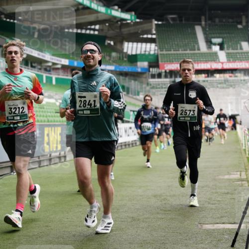 05.10.2025 - 20. swb-Marathon Bremen Michael Burmester http://msf.ph/oto/9328987 05.10.2025 12:54:15 Laufen im Stadion 53, 89, 132, 250, 289, 368, 458, 496, 504, 507, 524, 756, 950, 1009, 1020, 1165, 1308, 1428, 1460, 1489, 1517, 1543, 1608, 1690, 1729, 1736, 1873, 1896, 1943, 1976, 2030, 2250, 2274, 2573, 2841, 2871, 3193, 3212, 3363, 3436, 3703, 3913, 4595, 4611, 4949, 4958, 5022, 5024, 5206, 5571, 5576, 5666, 5978, 6244, 6348, 6359, 6583, 6683, 6853, 7232, 7279, 7494, 7508, 7835, 8511, 8611, 8737, 869, 1538, 3553, 7255, 7408, 8709 meine-sportfotos.de
