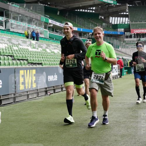 05.10.2025 - 20. swb-Marathon Bremen Michael Burmester http://msf.ph/oto/9328988 05.10.2025 12:58:12 Laufen im Stadion 90, 415, 726, 846, 963, 988, 1491, 1716, 2158, 2234, 2240, 2304, 2648, 2662, 2734, 2821, 2893, 3373, 3573, 3602, 3798, 3977, 4089, 4102, 4287, 4389, 4401, 4446, 4709, 4747, 5100, 5163, 5214, 5313, 5562, 5645, 5728, 5917, 6161, 6317, 6326, 6372, 6525, 6675, 6676, 6944, 6999, 7038, 7053, 7588, 7731, 7813, 7911, 7976, 8091, 8113, 8128, 8328, 8379, 8576, 8801, 8827, 8972, 8993, 9112, 9151, 9983, 11658, 237, 613, 820, 833, 1317, 1382, 2522, 3396, 3591 meine-sportfotos.de