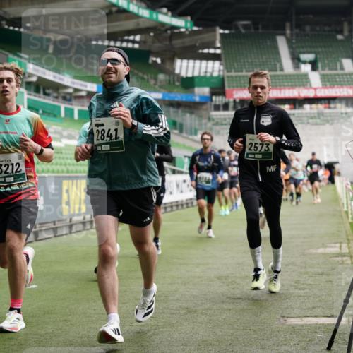 05.10.2025 - 20. swb-Marathon Bremen Michael Burmester http://msf.ph/oto/9328991 05.10.2025 12:54:15 Laufen im Stadion 53, 89, 132, 250, 289, 368, 458, 496, 504, 507, 524, 756, 950, 1009, 1020, 1165, 1308, 1428, 1460, 1489, 1517, 1543, 1608, 1690, 1729, 1736, 1873, 1896, 1943, 1976, 2030, 2250, 2274, 2573, 2841, 2871, 3193, 3212, 3363, 3436, 3703, 3913, 4595, 4611, 4949, 4958, 5022, 5024, 5206, 5571, 5576, 5666, 5978, 6244, 6348, 6359, 6583, 6683, 6853, 7232, 7279, 7494, 7508, 7835, 8511, 8611, 8737, 869, 1538, 3553, 7255, 7408, 8709 meine-sportfotos.de