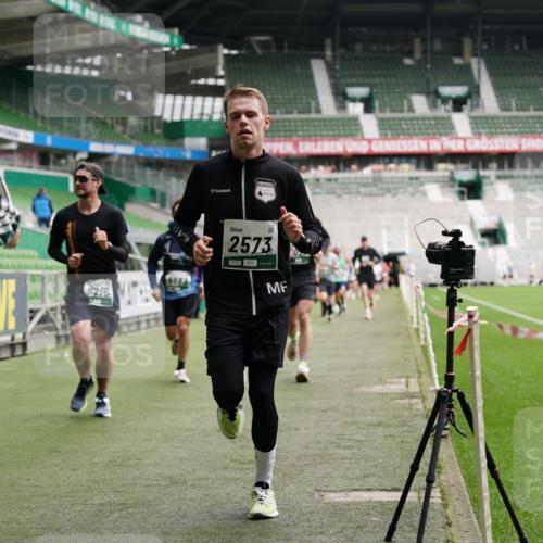 05.10.2025 - 20. swb-Marathon Bremen Michael Burmester http://msf.ph/oto/9328995 05.10.2025 12:54:15 Laufen im Stadion 53, 89, 132, 250, 289, 368, 458, 496, 504, 507, 524, 756, 950, 1009, 1020, 1165, 1308, 1428, 1460, 1489, 1517, 1543, 1608, 1690, 1729, 1736, 1873, 1896, 1943, 1976, 2030, 2250, 2274, 2573, 2841, 2871, 3193, 3212, 3363, 3436, 3703, 3913, 4595, 4611, 4949, 4958, 5022, 5024, 5206, 5571, 5576, 5666, 5978, 6244, 6348, 6359, 6583, 6683, 6853, 7232, 7279, 7494, 7508, 7835, 8511, 8611, 8737, 869, 1538, 3553, 7255, 7408, 8709 meine-sportfotos.de