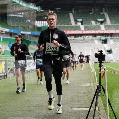 05.10.2025 - 20. swb-Marathon Bremen Michael Burmester http://msf.ph/oto/9328999 05.10.2025 12:54:16 Laufen im Stadion 53, 89, 132, 250, 289, 368, 458, 496, 504, 507, 524, 756, 950, 1009, 1020, 1165, 1308, 1428, 1460, 1489, 1517, 1543, 1608, 1690, 1729, 1736, 1873, 1896, 1897, 1943, 1976, 2030, 2250, 2274, 2573, 2841, 2871, 3193, 3212, 3363, 3436, 3703, 3913, 4595, 4611, 4837, 4949, 4958, 5022, 5024, 5206, 5571, 5576, 5666, 5978, 6244, 6348, 6359, 6583, 6683, 6853, 7232, 7279, 7494, 7508, 7835, 7986, 8511, 8611, 8737, 869, 1538, 3553, 7255, 7408, 8709 meine-sportfotos.de