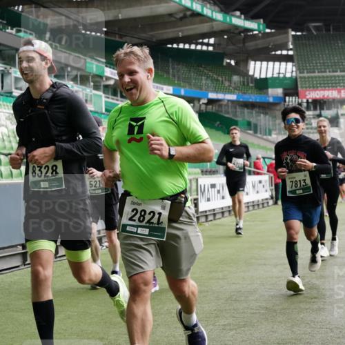 05.10.2025 - 20. swb-Marathon Bremen Michael Burmester http://msf.ph/oto/9329000 05.10.2025 12:58:13 Laufen im Stadion 90, 415, 726, 846, 963, 988, 1491, 1716, 2158, 2234, 2240, 2304, 2648, 2662, 2734, 2821, 2893, 3254, 3373, 3467, 3573, 3602, 3798, 3977, 4089, 4102, 4287, 4389, 4401, 4446, 4709, 4747, 5100, 5163, 5214, 5261, 5313, 5562, 5645, 5728, 5917, 6161, 6317, 6326, 6372, 6525, 6675, 6676, 6944, 6999, 7038, 7053, 7588, 7731, 7813, 7911, 7976, 8091, 8113, 8128, 8328, 8379, 8576, 8801, 8827, 8972, 8993, 9112, 9151, 9983, 11658, 237, 613, 820, 833, 1317, 1382, 2522, 3396, 3591 meine-sportfotos.de