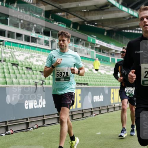 05.10.2025 - 20. swb-Marathon Bremen Michael Burmester http://msf.ph/oto/9329006 05.10.2025 12:54:16 Laufen im Stadion 53, 89, 132, 250, 289, 368, 458, 496, 504, 507, 524, 756, 950, 1009, 1020, 1165, 1308, 1428, 1460, 1489, 1517, 1543, 1608, 1690, 1729, 1736, 1873, 1896, 1897, 1943, 1976, 2030, 2250, 2274, 2573, 2841, 2871, 3193, 3212, 3363, 3436, 3703, 3913, 4595, 4611, 4837, 4949, 4958, 5022, 5024, 5206, 5571, 5576, 5666, 5978, 6244, 6348, 6359, 6583, 6683, 6853, 7232, 7279, 7494, 7508, 7835, 7986, 8511, 8611, 8737, 869, 1538, 3553, 7255, 7408, 8709 meine-sportfotos.de