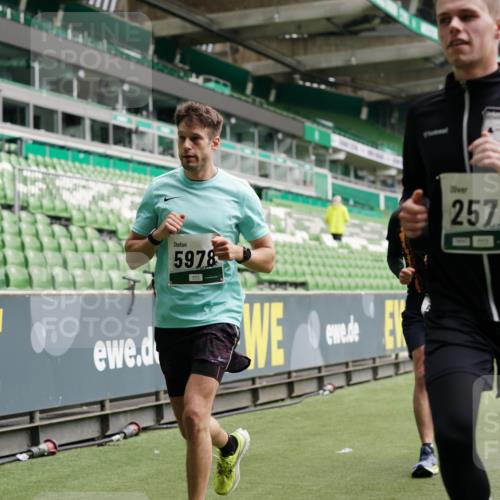 05.10.2025 - 20. swb-Marathon Bremen Michael Burmester http://msf.ph/oto/9329009 05.10.2025 12:54:16 Laufen im Stadion 53, 89, 132, 250, 289, 368, 458, 496, 504, 507, 524, 756, 950, 1009, 1020, 1165, 1308, 1428, 1460, 1489, 1517, 1543, 1608, 1690, 1729, 1736, 1873, 1896, 1897, 1943, 1976, 2030, 2250, 2274, 2573, 2841, 2871, 3193, 3212, 3363, 3436, 3703, 3913, 4595, 4611, 4837, 4949, 4958, 5022, 5024, 5206, 5571, 5576, 5666, 5978, 6244, 6348, 6359, 6583, 6683, 6853, 7232, 7279, 7494, 7508, 7835, 7986, 8511, 8611, 8737, 869, 1538, 3553, 7255, 7408, 8709 meine-sportfotos.de