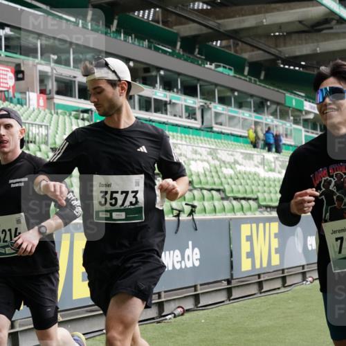 05.10.2025 - 20. swb-Marathon Bremen Michael Burmester http://msf.ph/oto/9329023 05.10.2025 12:58:14 Laufen im Stadion 90, 415, 726, 846, 963, 988, 1491, 1503, 1716, 2158, 2234, 2240, 2304, 2648, 2662, 2734, 2821, 2893, 2922, 3254, 3373, 3467, 3573, 3602, 3798, 3977, 4089, 4102, 4287, 4389, 4401, 4446, 4709, 4747, 5100, 5163, 5214, 5261, 5313, 5562, 5645, 5728, 5917, 6161, 6317, 6326, 6372, 6525, 6675, 6676, 6944, 6999, 7038, 7053, 7588, 7731, 7813, 7911, 7976, 8091, 8113, 8128, 8328, 8379, 8576, 8801, 8827, 8972, 8993, 9112, 9151, 9983, 11658, 237, 613, 820, 1317, 1382, 2522, 3396, 3591 meine-sportfotos.de