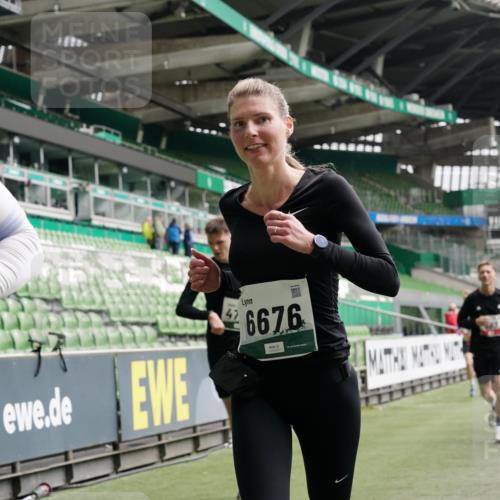 05.10.2025 - 20. swb-Marathon Bremen Michael Burmester http://msf.ph/oto/9329036 05.10.2025 12:58:16 Laufen im Stadion 90, 415, 726, 846, 963, 988, 1491, 1503, 1716, 2158, 2234, 2240, 2304, 2648, 2662, 2734, 2821, 2893, 2922, 3254, 3373, 3467, 3573, 3602, 3977, 4102, 4287, 4389, 4401, 4446, 4709, 4747, 5163, 5214, 5261, 5313, 5562, 5645, 5728, 5917, 6161, 6317, 6326, 6372, 6525, 6675, 6676, 6944, 6999, 7038, 7053, 7588, 7731, 7813, 7911, 7976, 8091, 8113, 8128, 8328, 8379, 8576, 8801, 8827, 8972, 8993, 9112, 9151, 11658, 237, 613, 820, 1317, 1491, 2522, 3396, 3591 meine-sportfotos.de