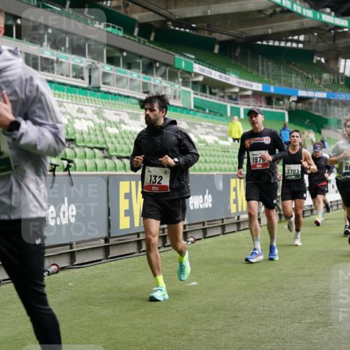 05.10.2025 - 20. swb-Marathon Bremen Michael Burmester http://msf.ph/oto/9329050 05.10.2025 12:54:22 Laufen im Stadion 53, 89, 132, 250, 289, 368, 458, 496, 504, 507, 524, 756, 950, 1020, 1165, 1308, 1428, 1460, 1489, 1517, 1543, 1608, 1690, 1729, 1736, 1873, 1896, 1897, 1943, 1976, 2024, 2274, 2573, 2841, 2871, 3193, 3212, 3224, 3359, 3436, 3703, 3913, 4595, 4611, 4837, 4949, 4958, 5022, 5024, 5206, 5576, 5666, 5869, 5978, 6244, 6348, 6359, 6583, 6683, 6853, 7232, 7279, 7494, 7508, 7814, 7835, 7928, 7986, 8511, 8611, 8653, 8737, 869, 1538, 7255, 8709 meine-sportfotos.de