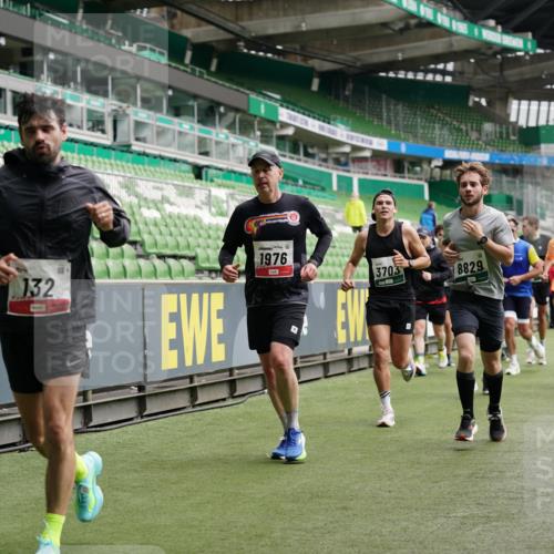 05.10.2025 - 20. swb-Marathon Bremen Michael Burmester http://msf.ph/oto/9329066 05.10.2025 12:54:23 Laufen im Stadion 53, 89, 132, 250, 289, 368, 458, 496, 504, 507, 524, 756, 950, 1020, 1165, 1308, 1428, 1460, 1489, 1517, 1543, 1608, 1690, 1729, 1736, 1873, 1896, 1897, 1943, 1976, 2024, 2180, 2274, 2573, 2767, 2841, 2871, 3193, 3212, 3224, 3359, 3436, 3703, 3913, 4595, 4611, 4837, 4949, 4958, 5022, 5024, 5206, 5576, 5666, 5869, 5978, 6244, 6348, 6359, 6583, 6683, 6853, 7232, 7279, 7494, 7508, 7814, 7835, 7928, 7986, 8511, 8611, 8653, 8737, 869, 1538, 7255, 8709 meine-sportfotos.de