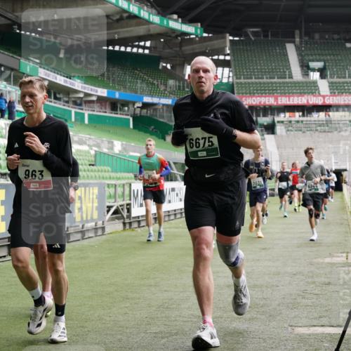 05.10.2025 - 20. swb-Marathon Bremen Michael Burmester http://msf.ph/oto/9329073 05.10.2025 12:58:19 Laufen im Stadion 90, 415, 726, 846, 963, 988, 1503, 1619, 1716, 2158, 2234, 2240, 2648, 2662, 2734, 2821, 2893, 2922, 3252, 3254, 3373, 3467, 3573, 3602, 3977, 4102, 4287, 4389, 4401, 4446, 4709, 4747, 5163, 5214, 5261, 5313, 5562, 5645, 5728, 5917, 6113, 6161, 6317, 6326, 6372, 6525, 6672, 6675, 6676, 6944, 6999, 7038, 7053, 7588, 7731, 7813, 7911, 7976, 8091, 8113, 8328, 8379, 8576, 8827, 8972, 9112, 9151, 11658, 237, 613, 820, 1317, 1491, 2304, 2522, 3396, 3591, 8128 meine-sportfotos.de
