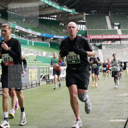 05.10.2025 - 20. swb-Marathon Bremen Michael Burmester http://msf.ph/oto/9329078 05.10.2025 12:58:19 Laufen im Stadion 90, 415, 726, 846, 963, 988, 1503, 1619, 1716, 2158, 2234, 2240, 2648, 2662, 2734, 2821, 2893, 2922, 3252, 3254, 3373, 3467, 3573, 3602, 3977, 4102, 4287, 4389, 4401, 4446, 4709, 4747, 5163, 5214, 5261, 5313, 5562, 5645, 5728, 5917, 6113, 6161, 6317, 6326, 6372, 6525, 6672, 6675, 6676, 6944, 6999, 7038, 7053, 7588, 7731, 7813, 7911, 7976, 8091, 8113, 8328, 8379, 8576, 8827, 8972, 9112, 9151, 11658, 237, 613, 820, 1317, 1491, 2304, 2522, 3396, 3591, 8128 meine-sportfotos.de