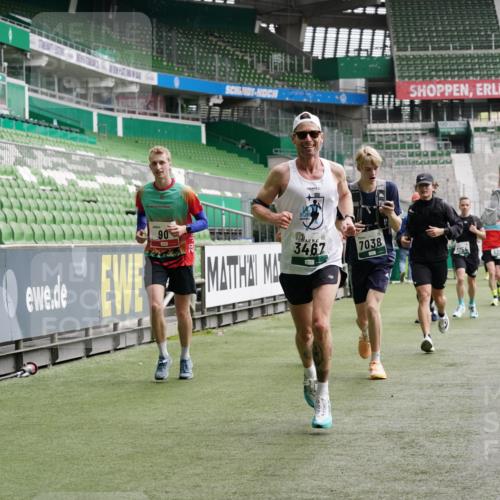 05.10.2025 - 20. swb-Marathon Bremen Michael Burmester http://msf.ph/oto/9329081 05.10.2025 12:58:20 Laufen im Stadion 90, 415, 726, 846, 963, 988, 1503, 1619, 1716, 2158, 2234, 2240, 2648, 2662, 2734, 2821, 2893, 2922, 3252, 3254, 3373, 3467, 3573, 3602, 3977, 4102, 4287, 4389, 4401, 4446, 4709, 4747, 4783, 5163, 5214, 5261, 5313, 5562, 5645, 5728, 5917, 6113, 6161, 6317, 6326, 6372, 6525, 6672, 6675, 6676, 6944, 6999, 7038, 7053, 7588, 7731, 7813, 7911, 7976, 8091, 8113, 8328, 8379, 8576, 8827, 8972, 9112, 9151, 11658, 237, 613, 820, 1317, 1491, 2304, 2522, 3396, 3591, 7911, 8128 meine-sportfotos.de
