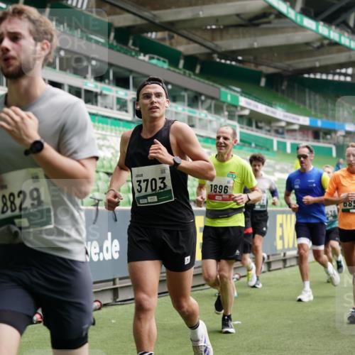 05.10.2025 - 20. swb-Marathon Bremen Michael Burmester http://msf.ph/oto/9329082 05.10.2025 12:54:25 Laufen im Stadion 53, 89, 132, 250, 289, 368, 458, 496, 504, 507, 524, 756, 950, 1020, 1165, 1308, 1428, 1460, 1489, 1517, 1543, 1608, 1690, 1729, 1736, 1873, 1896, 1897, 1943, 1976, 2024, 2180, 2274, 2573, 2767, 2841, 2871, 3193, 3212, 3224, 3359, 3436, 3703, 3913, 4595, 4611, 4837, 4949, 4958, 5022, 5024, 5206, 5452, 5576, 5666, 5869, 5978, 6244, 6348, 6359, 6583, 6683, 6853, 7232, 7279, 7494, 7508, 7814, 7835, 7928, 7986, 8511, 8611, 8653, 8737, 869, 7255 meine-sportfotos.de