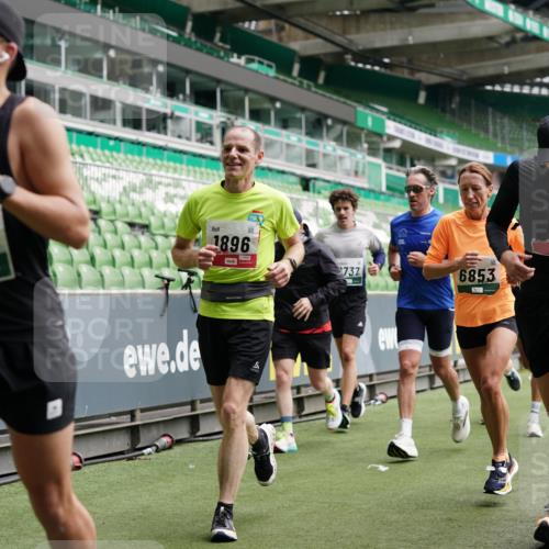 05.10.2025 - 20. swb-Marathon Bremen Michael Burmester http://msf.ph/oto/9329089 05.10.2025 12:54:25 Laufen im Stadion 53, 89, 132, 250, 289, 368, 458, 496, 504, 507, 524, 756, 950, 1020, 1165, 1308, 1428, 1460, 1489, 1517, 1543, 1608, 1690, 1729, 1736, 1873, 1896, 1897, 1943, 1976, 2024, 2180, 2274, 2573, 2767, 2841, 2871, 3193, 3212, 3224, 3359, 3436, 3703, 3913, 4595, 4611, 4837, 4949, 4958, 5022, 5024, 5206, 5452, 5576, 5666, 5869, 5978, 6244, 6348, 6359, 6583, 6683, 6853, 7232, 7279, 7494, 7508, 7814, 7835, 7928, 7986, 8511, 8611, 8653, 8737, 869, 7255 meine-sportfotos.de