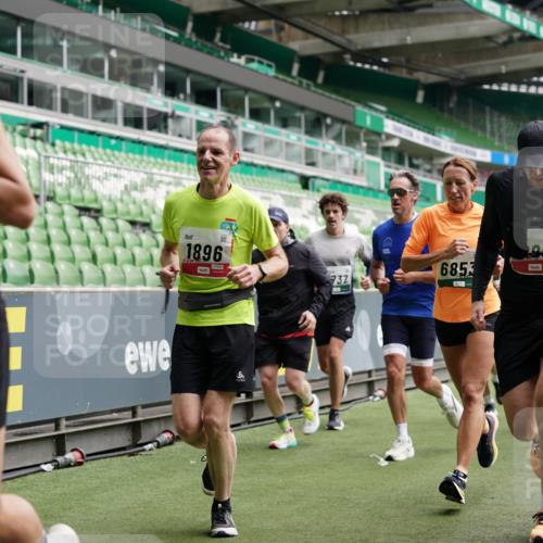 05.10.2025 - 20. swb-Marathon Bremen Michael Burmester http://msf.ph/oto/9329093 05.10.2025 12:54:25 Laufen im Stadion 53, 89, 132, 250, 289, 368, 458, 496, 504, 507, 524, 756, 950, 1020, 1165, 1308, 1428, 1460, 1489, 1517, 1543, 1608, 1690, 1729, 1736, 1873, 1896, 1897, 1943, 1976, 2024, 2180, 2274, 2573, 2767, 2841, 2871, 3193, 3212, 3224, 3359, 3436, 3703, 3913, 4595, 4611, 4837, 4949, 4958, 5022, 5024, 5206, 5452, 5576, 5666, 5869, 5978, 6244, 6348, 6359, 6583, 6683, 6853, 7232, 7279, 7494, 7508, 7814, 7835, 7928, 7986, 8511, 8611, 8653, 8737, 869, 7255 meine-sportfotos.de