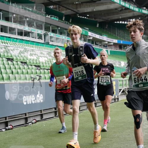 05.10.2025 - 20. swb-Marathon Bremen Michael Burmester http://msf.ph/oto/9329110 05.10.2025 12:58:23 Laufen im Stadion 90, 415, 726, 846, 963, 988, 1503, 1619, 1716, 2158, 2234, 2240, 2648, 2662, 2734, 2821, 2893, 2922, 3252, 3254, 3373, 3467, 3573, 3602, 3615, 4102, 4287, 4389, 4401, 4446, 4522, 4709, 4747, 4783, 5163, 5214, 5261, 5313, 5562, 5645, 5728, 5878, 5917, 6113, 6161, 6317, 6326, 6372, 6525, 6672, 6675, 6676, 6944, 6999, 7038, 7053, 7588, 7813, 7976, 8091, 8113, 8328, 8379, 8576, 8827, 8972, 9112, 9151, 820, 1317, 1491, 2304, 3396, 3977, 7731, 7911, 8128 meine-sportfotos.de