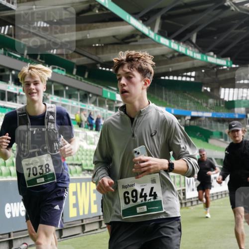 05.10.2025 - 20. swb-Marathon Bremen Michael Burmester http://msf.ph/oto/9329114 05.10.2025 12:58:23 Laufen im Stadion 90, 415, 726, 846, 963, 988, 1503, 1619, 1716, 2158, 2234, 2240, 2648, 2662, 2734, 2821, 2893, 2922, 3252, 3254, 3373, 3467, 3573, 3602, 3615, 4102, 4287, 4389, 4401, 4446, 4522, 4709, 4747, 4783, 5163, 5214, 5261, 5313, 5562, 5645, 5728, 5878, 5917, 6113, 6161, 6317, 6326, 6372, 6525, 6672, 6675, 6676, 6944, 6999, 7038, 7053, 7588, 7813, 7976, 8091, 8113, 8328, 8379, 8576, 8827, 8972, 9112, 9151, 820, 1317, 1491, 2304, 3396, 3977, 7731, 7911, 8128 meine-sportfotos.de