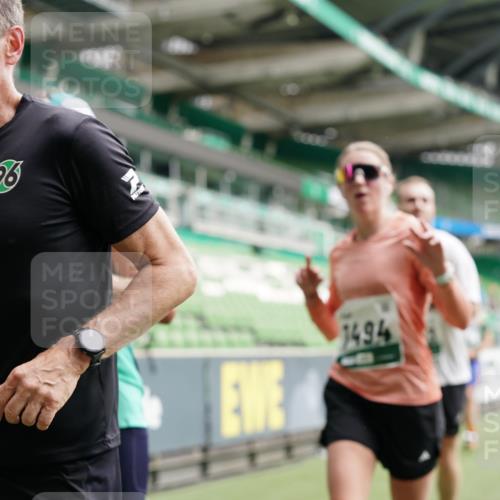 05.10.2025 - 20. swb-Marathon Bremen Michael Burmester http://msf.ph/oto/9329117 05.10.2025 12:54:28 Laufen im Stadion 53, 89, 104, 132, 250, 289, 368, 458, 496, 504, 507, 524, 756, 950, 1020, 1165, 1308, 1428, 1460, 1474, 1483, 1489, 1517, 1543, 1608, 1690, 1729, 1736, 1873, 1896, 1897, 1943, 1976, 2024, 2180, 2265, 2274, 2573, 2767, 2841, 3069, 3193, 3212, 3224, 3359, 3436, 3531, 3703, 3848, 3913, 4257, 4595, 4611, 4837, 4949, 4958, 5022, 5024, 5206, 5452, 5576, 5666, 5869, 5978, 6244, 6348, 6359, 6583, 6683, 6853, 7232, 7279, 7494, 7508, 7814, 7835, 7928, 7986, 8511, 8611, 8642, 8653, 8737 meine-sportfotos.de