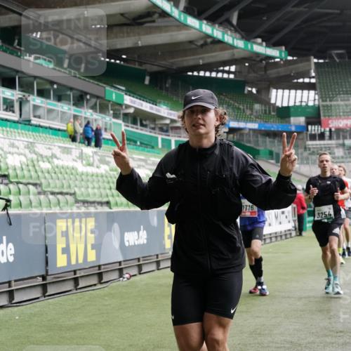 05.10.2025 - 20. swb-Marathon Bremen Michael Burmester http://msf.ph/oto/9329131 05.10.2025 12:58:25 Laufen im Stadion 90, 415, 726, 846, 963, 988, 1503, 1619, 1716, 2158, 2234, 2240, 2648, 2662, 2734, 2821, 2893, 2922, 3252, 3254, 3373, 3467, 3573, 3602, 3615, 4102, 4287, 4389, 4401, 4446, 4522, 4709, 4747, 4783, 5163, 5214, 5261, 5313, 5562, 5645, 5728, 5878, 5917, 6113, 6161, 6317, 6326, 6525, 6672, 6675, 6676, 6944, 6999, 7038, 7053, 7588, 7813, 7976, 8091, 8113, 8328, 8379, 8576, 8827, 8972, 9112, 9151, 1317, 1491, 2234, 2304, 3396, 3977, 7731, 7911, 8128 meine-sportfotos.de