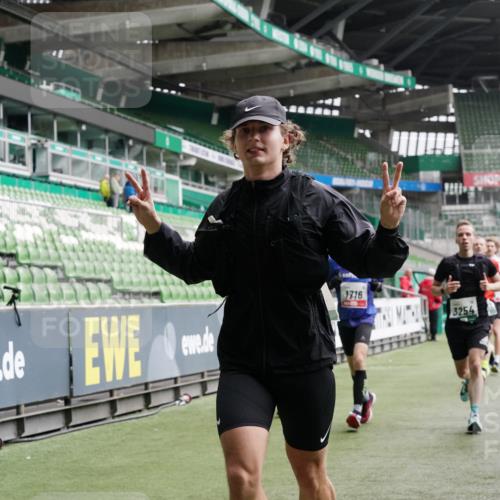 05.10.2025 - 20. swb-Marathon Bremen Michael Burmester http://msf.ph/oto/9329135 05.10.2025 12:58:25 Laufen im Stadion 90, 415, 726, 846, 963, 988, 1503, 1619, 1716, 2158, 2234, 2240, 2648, 2662, 2734, 2821, 2893, 2922, 3252, 3254, 3373, 3467, 3573, 3602, 3615, 4102, 4287, 4389, 4401, 4446, 4522, 4709, 4747, 4783, 5163, 5214, 5261, 5313, 5562, 5645, 5728, 5878, 5917, 6113, 6161, 6317, 6326, 6525, 6672, 6675, 6676, 6944, 6999, 7038, 7053, 7588, 7813, 7976, 8091, 8113, 8328, 8379, 8576, 8827, 8972, 9112, 9151, 1317, 1491, 2234, 2304, 3396, 3977, 7731, 7911, 8128 meine-sportfotos.de