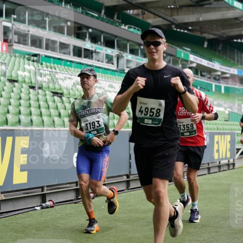 05.10.2025 - 20. swb-Marathon Bremen Michael Burmester http://msf.ph/oto/9329145 05.10.2025 12:54:31 Laufen im Stadion 53, 82, 104, 132, 250, 289, 417, 458, 504, 507, 524, 756, 950, 1165, 1308, 1460, 1474, 1483, 1489, 1517, 1543, 1608, 1690, 1721, 1729, 1736, 1873, 1896, 1897, 1976, 2024, 2180, 2265, 2274, 2573, 2767, 2841, 3069, 3193, 3212, 3224, 3359, 3436, 3531, 3703, 3848, 3913, 4257, 4595, 4611, 4837, 4949, 4958, 5022, 5024, 5206, 5452, 5576, 5666, 5869, 5978, 6244, 6348, 6359, 6583, 6683, 6853, 7232, 7279, 7494, 7508, 7814, 7928, 7986, 8511, 8611, 8642, 8653, 8737, 89, 368, 458, 1489 meine-sportfotos.de