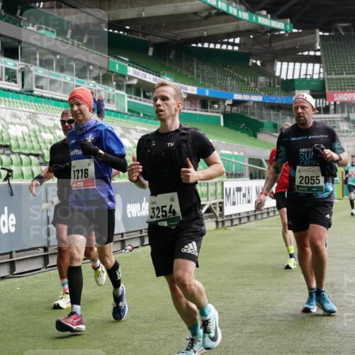 05.10.2025 - 20. swb-Marathon Bremen Michael Burmester http://msf.ph/oto/9329151 05.10.2025 12:58:27 Laufen im Stadion 90, 415, 726, 846, 963, 988, 1503, 1619, 1716, 2158, 2240, 2648, 2662, 2734, 2821, 2893, 2922, 3252, 3254, 3373, 3467, 3573, 3602, 3615, 3791, 4102, 4287, 4389, 4401, 4446, 4522, 4709, 4747, 4783, 5163, 5214, 5261, 5313, 5562, 5645, 5728, 5878, 5917, 6007, 6113, 6161, 6317, 6326, 6525, 6672, 6675, 6676, 6944, 6999, 7038, 7053, 7588, 7813, 7976, 8091, 8113, 8328, 8379, 8576, 8827, 8972, 9112, 9151, 415, 1317, 1491, 2234, 2304, 3396, 3977, 7731, 7911, 8128 meine-sportfotos.de