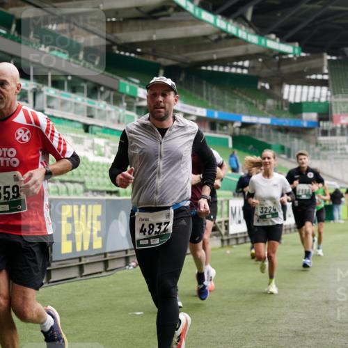 05.10.2025 - 20. swb-Marathon Bremen Michael Burmester http://msf.ph/oto/9329152 05.10.2025 12:54:32 Laufen im Stadion 53, 82, 104, 132, 250, 289, 417, 504, 507, 524, 756, 950, 1165, 1308, 1460, 1474, 1483, 1517, 1543, 1608, 1690, 1721, 1729, 1736, 1873, 1896, 1897, 1976, 2024, 2180, 2265, 2274, 2573, 2767, 2841, 3069, 3193, 3212, 3224, 3359, 3436, 3531, 3703, 3848, 3913, 4257, 4595, 4611, 4837, 4949, 4958, 5022, 5024, 5206, 5452, 5576, 5666, 5869, 5978, 6244, 6359, 6583, 6683, 6853, 7232, 7279, 7494, 7508, 7814, 7928, 7986, 8511, 8611, 8642, 8653, 8737, 89, 368, 458, 1460, 1489 meine-sportfotos.de