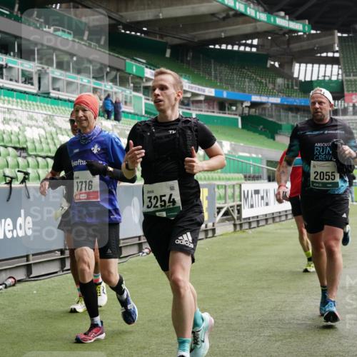 05.10.2025 - 20. swb-Marathon Bremen Michael Burmester http://msf.ph/oto/9329155 05.10.2025 12:58:27 Laufen im Stadion 90, 415, 726, 846, 963, 988, 1503, 1619, 1716, 2158, 2240, 2648, 2662, 2734, 2821, 2893, 2922, 3252, 3254, 3373, 3467, 3573, 3602, 3615, 3791, 4102, 4287, 4389, 4401, 4446, 4522, 4709, 4747, 4783, 5163, 5214, 5261, 5313, 5562, 5645, 5728, 5878, 5917, 6007, 6113, 6161, 6317, 6326, 6525, 6672, 6675, 6676, 6944, 6999, 7038, 7053, 7588, 7813, 7976, 8091, 8113, 8328, 8379, 8576, 8827, 8972, 9112, 9151, 415, 1317, 1491, 2234, 2304, 3396, 3977, 7731, 7911, 8128 meine-sportfotos.de