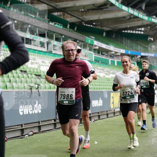 05.10.2025 - 20. swb-Marathon Bremen Michael Burmester http://msf.ph/oto/9329161 05.10.2025 12:54:33 Laufen im Stadion 53, 82, 104, 132, 250, 289, 319, 417, 504, 507, 524, 756, 950, 1165, 1308, 1474, 1483, 1517, 1543, 1608, 1690, 1721, 1729, 1736, 1873, 1896, 1897, 1945, 1976, 2024, 2180, 2265, 2274, 2573, 2767, 2841, 3069, 3193, 3212, 3224, 3359, 3436, 3531, 3703, 3848, 3913, 4257, 4595, 4611, 4837, 4949, 4958, 5022, 5024, 5206, 5452, 5666, 5869, 5978, 6244, 6359, 6583, 6683, 6853, 7232, 7279, 7494, 7508, 7814, 7928, 7986, 8511, 8611, 8642, 8653, 8737, 89, 368, 458, 1460, 1489 meine-sportfotos.de