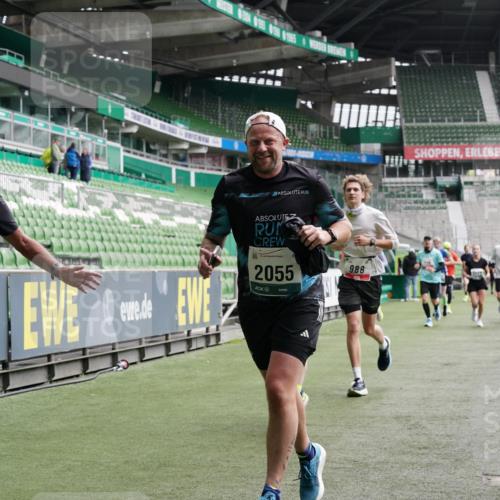 05.10.2025 - 20. swb-Marathon Bremen Michael Burmester http://msf.ph/oto/9329163 05.10.2025 12:58:27 Laufen im Stadion 90, 415, 726, 846, 963, 988, 1503, 1619, 1716, 2158, 2240, 2648, 2662, 2734, 2821, 2893, 2922, 3252, 3254, 3373, 3467, 3573, 3602, 3615, 3791, 4102, 4287, 4389, 4401, 4446, 4522, 4709, 4747, 4783, 5163, 5214, 5261, 5313, 5562, 5645, 5728, 5878, 5917, 6007, 6113, 6161, 6317, 6326, 6525, 6672, 6675, 6676, 6944, 6999, 7038, 7053, 7588, 7813, 7976, 8091, 8113, 8328, 8379, 8576, 8827, 8972, 9112, 9151, 415, 1317, 1491, 2234, 2304, 3396, 3977, 7731, 7911, 8128 meine-sportfotos.de