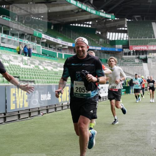 05.10.2025 - 20. swb-Marathon Bremen Michael Burmester http://msf.ph/oto/9329167 05.10.2025 12:58:27 Laufen im Stadion 90, 415, 726, 846, 963, 988, 1503, 1619, 1716, 2158, 2240, 2648, 2662, 2734, 2821, 2893, 2922, 3252, 3254, 3373, 3467, 3573, 3602, 3615, 3791, 4102, 4287, 4389, 4401, 4446, 4522, 4709, 4747, 4783, 5163, 5214, 5261, 5313, 5562, 5645, 5728, 5878, 5917, 6007, 6113, 6161, 6317, 6326, 6525, 6672, 6675, 6676, 6944, 6999, 7038, 7053, 7588, 7813, 7976, 8091, 8113, 8328, 8379, 8576, 8827, 8972, 9112, 9151, 415, 1317, 1491, 2234, 2304, 3396, 3977, 7731, 7911, 8128 meine-sportfotos.de