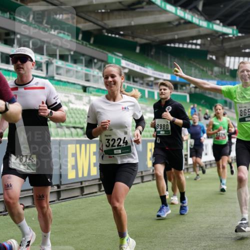 05.10.2025 - 20. swb-Marathon Bremen Michael Burmester http://msf.ph/oto/9329172 05.10.2025 12:54:34 Laufen im Stadion 53, 82, 104, 132, 250, 289, 319, 417, 504, 507, 524, 756, 944, 950, 1165, 1308, 1474, 1483, 1517, 1543, 1608, 1690, 1721, 1729, 1736, 1873, 1896, 1897, 1945, 1976, 2024, 2180, 2265, 2274, 2573, 2767, 2841, 3069, 3193, 3212, 3224, 3359, 3436, 3531, 3703, 3848, 3913, 4257, 4595, 4837, 4949, 4958, 5022, 5024, 5206, 5452, 5666, 5869, 5978, 6244, 6359, 6583, 6683, 6853, 7052, 7232, 7279, 7494, 7508, 7814, 7928, 7986, 8511, 8611, 8642, 8653, 8737, 89, 250, 368, 458, 1460, 1489 meine-sportfotos.de