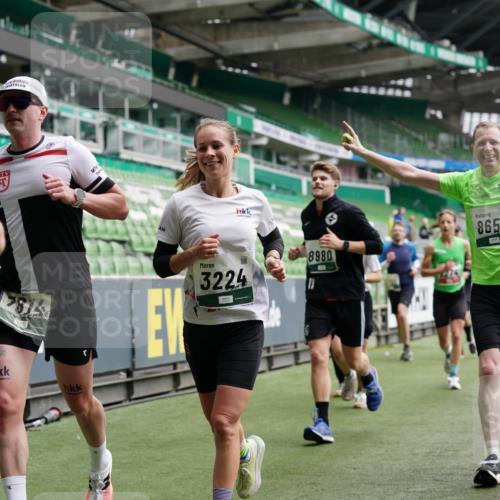 05.10.2025 - 20. swb-Marathon Bremen Michael Burmester http://msf.ph/oto/9329176 05.10.2025 12:54:34 Laufen im Stadion 53, 82, 104, 132, 250, 289, 319, 417, 504, 507, 524, 756, 944, 950, 1165, 1308, 1474, 1483, 1517, 1543, 1608, 1690, 1721, 1729, 1736, 1873, 1896, 1897, 1945, 1976, 2024, 2180, 2265, 2274, 2573, 2767, 2841, 3069, 3193, 3212, 3224, 3359, 3436, 3531, 3703, 3848, 3913, 4257, 4595, 4837, 4949, 4958, 5022, 5024, 5206, 5452, 5666, 5869, 5978, 6244, 6359, 6583, 6683, 6853, 7052, 7232, 7279, 7494, 7508, 7814, 7928, 7986, 8511, 8611, 8642, 8653, 8737, 89, 250, 368, 458, 1460, 1489 meine-sportfotos.de